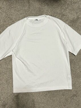 Uniqlo AIRism White Blank Shirt